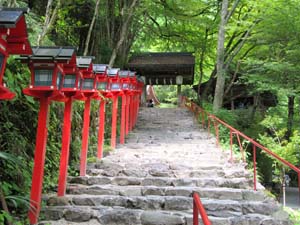 神社に続く階段