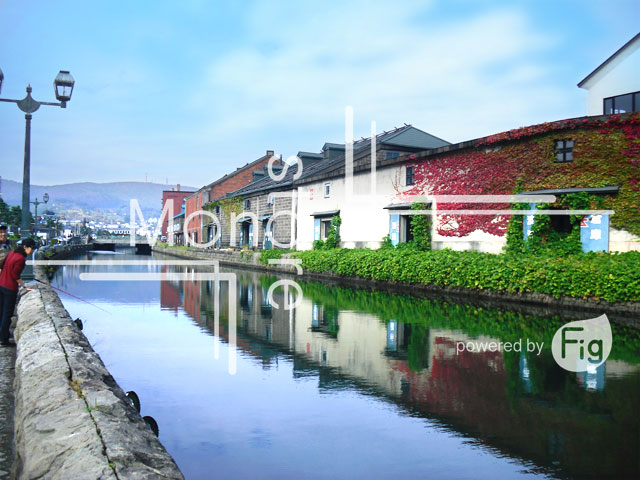 小樽運河と建物の写真